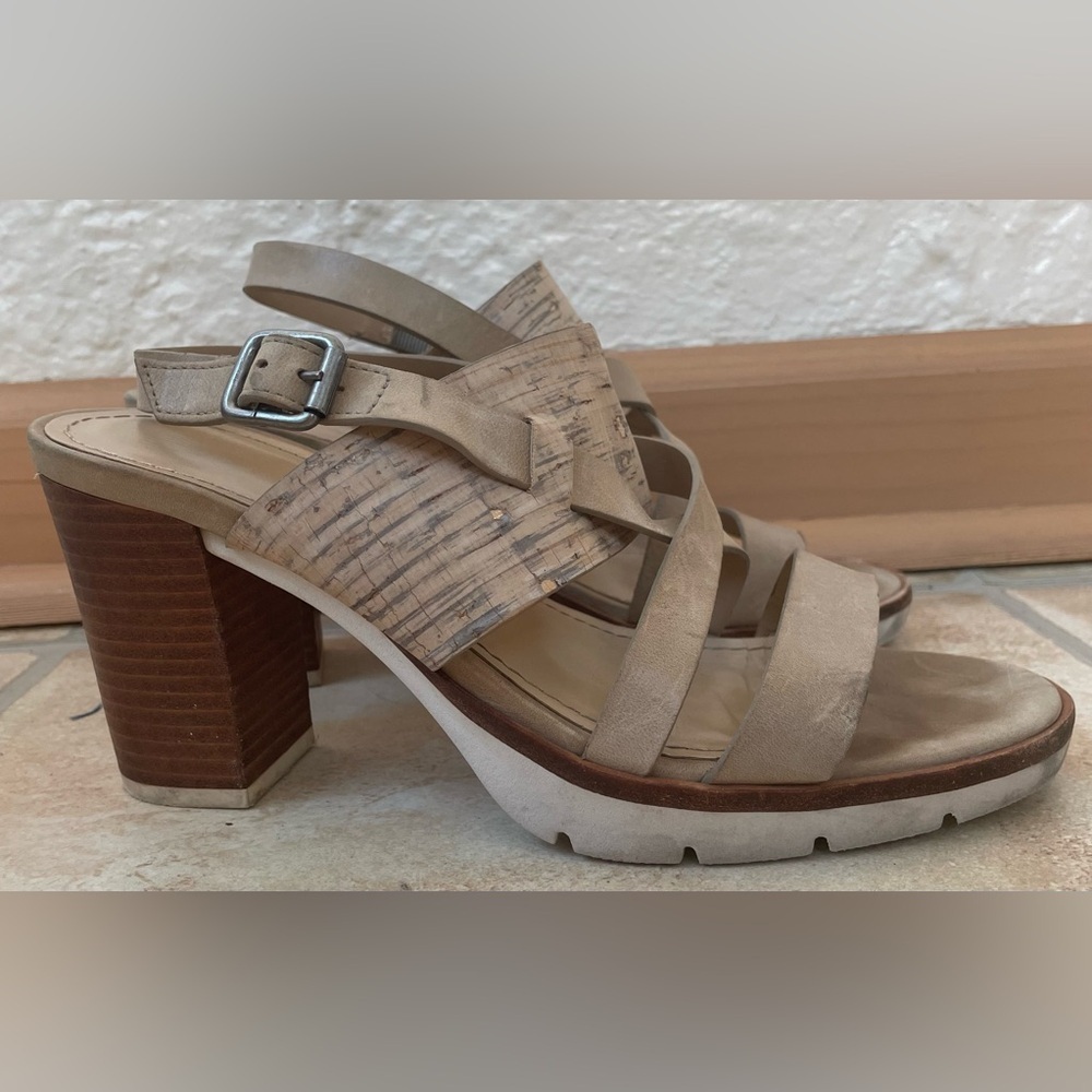 Johnston & Murphy Kayla Multi Bleached Cork/Taupe Leather Heel Shoe; size 7.5